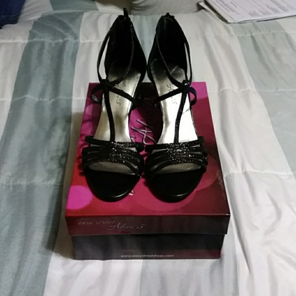 Beautiful dressy sandals.